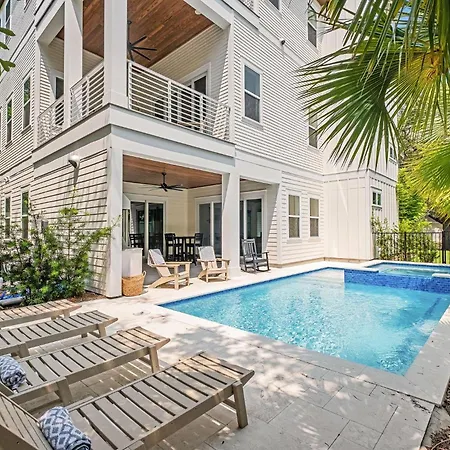 Tailwinds And Tides Vila